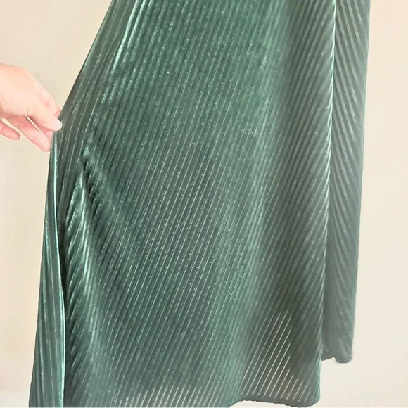 NWT Simplee Ribbed Green Velvet Wrap Maxi Dress w Flutter Sleeves Flowy Small - Picture 9 of 11